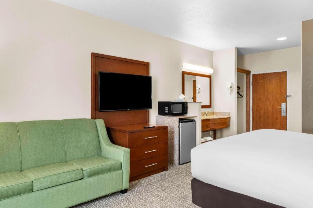 Comfort Inn & Suites Riverton Exterior photo